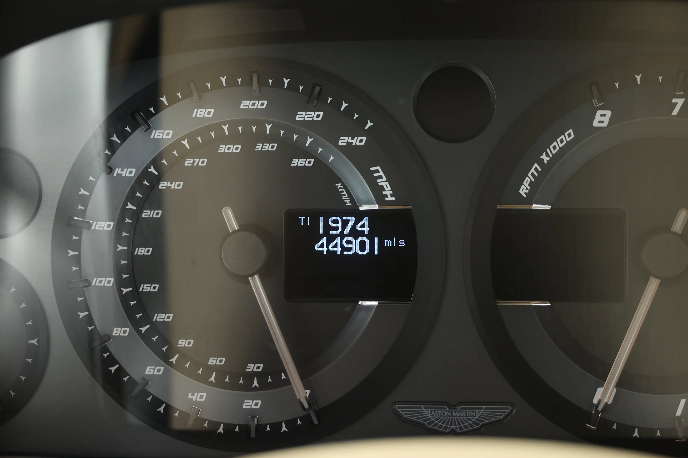 Used 2016 Aston Martin Vanquish Volante RWD image 25
