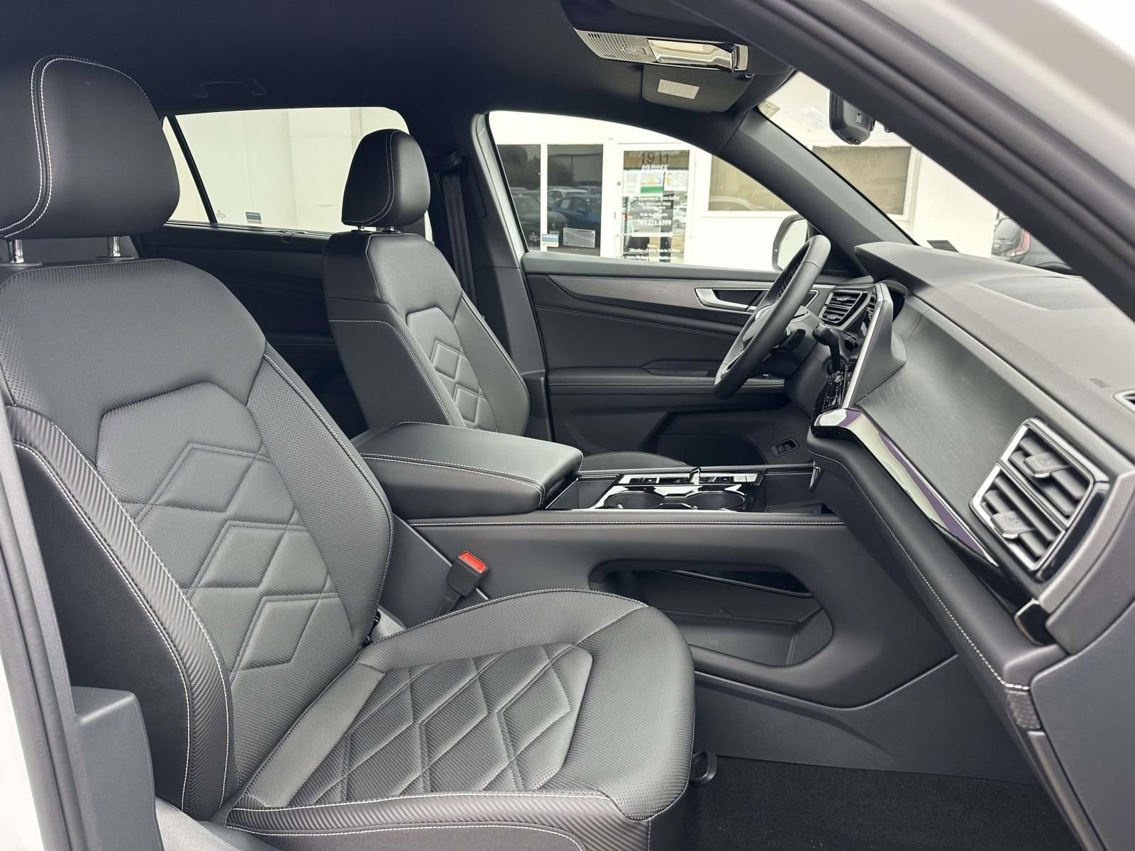 Certified 2025 Volkswagen Atlas Cross Sport SE w/ Black Wheel Package image 10