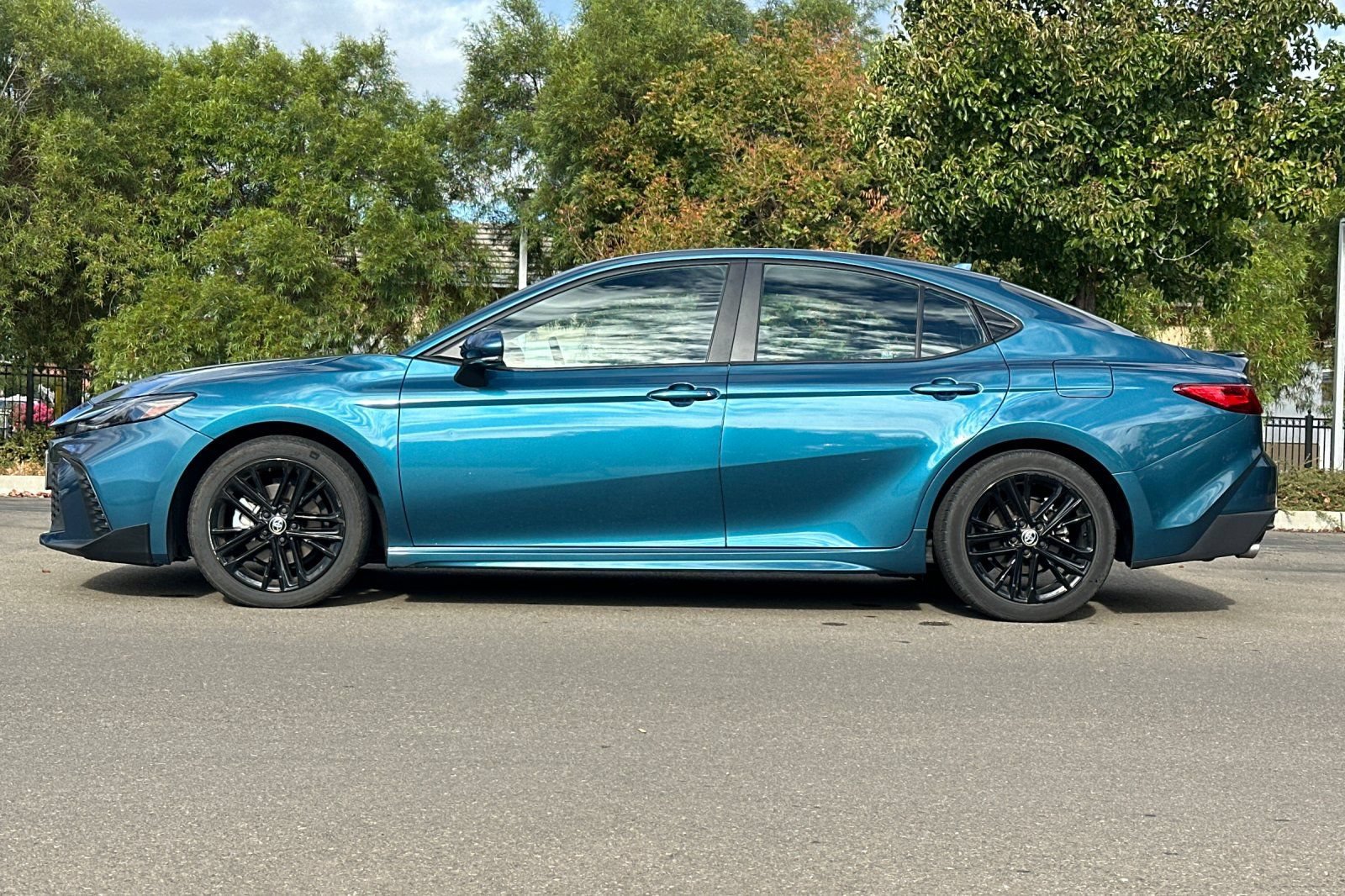 Used 2025 Toyota Camry SE FWD image 7