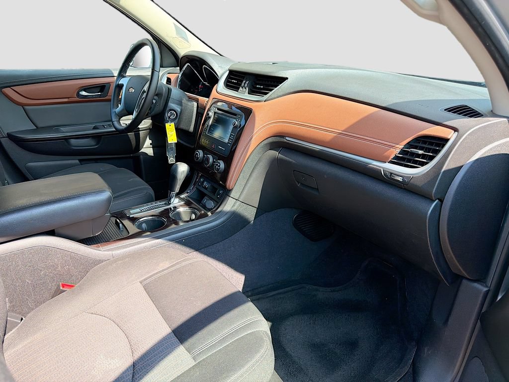 Used 2017 Chevrolet Traverse LT w/ Style and Technology Package FWD image 15