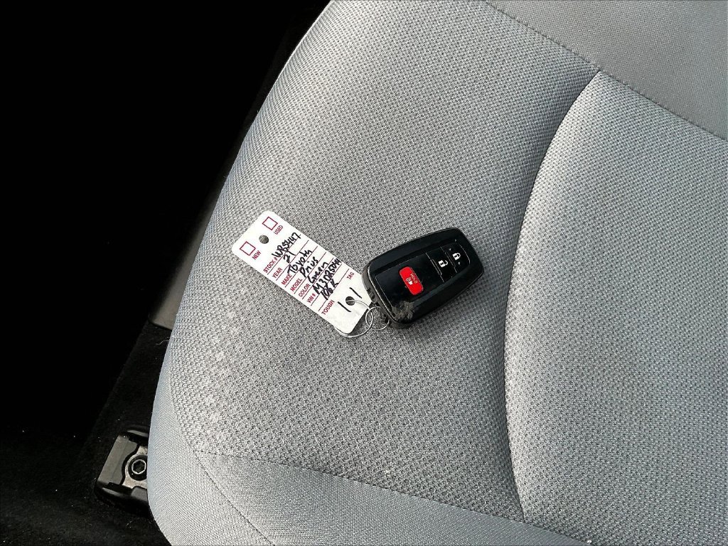 Used 2021 Toyota Prius LE AWD/4WD image 35