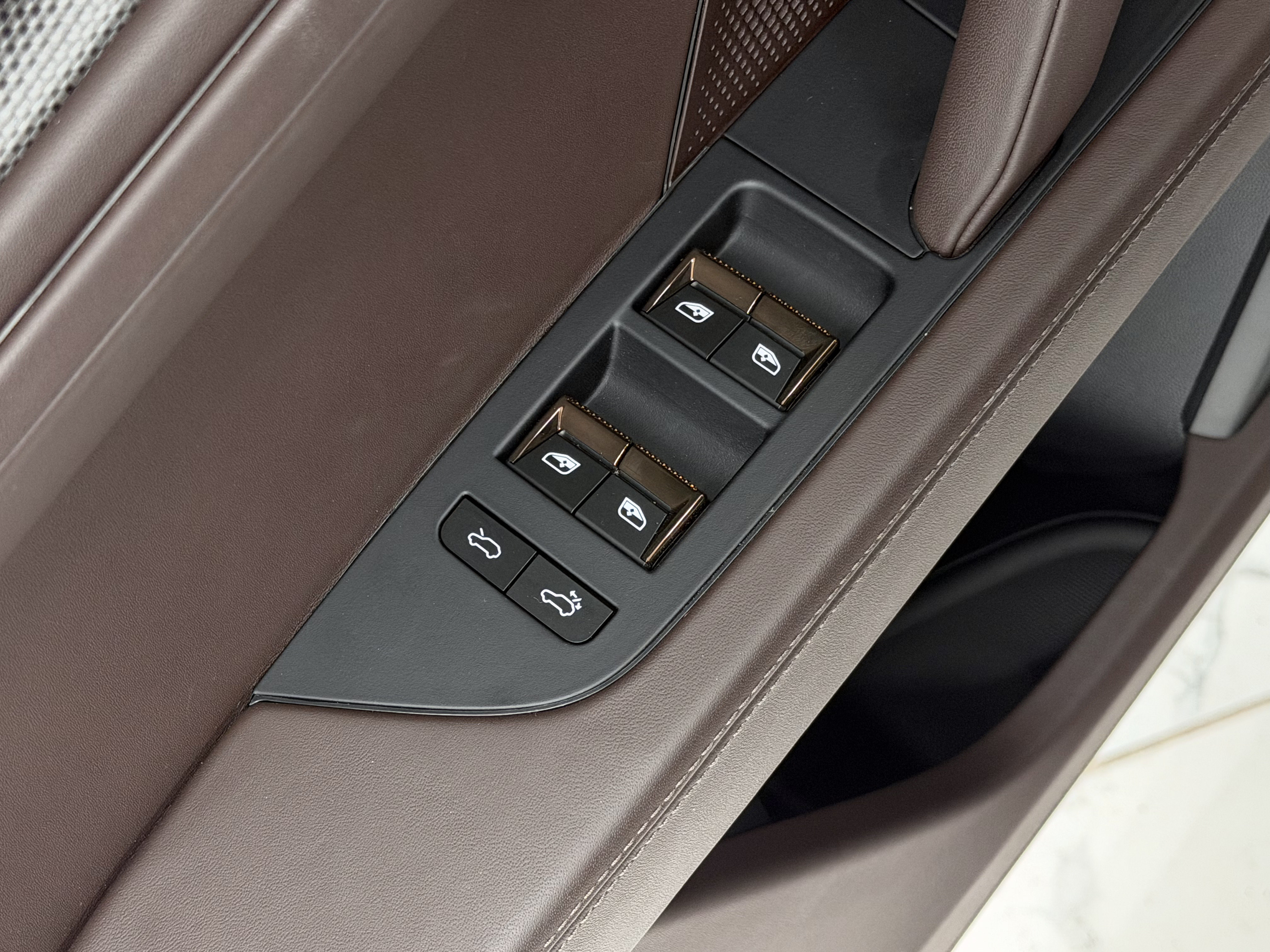 New 2026 Porsche Cayenne Turbo Electric AWD/4WD image 32