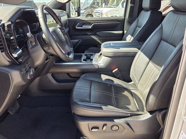 Used 2025 Chevrolet Silverado 2500 High Country w/ Technology Package AWD/4WD image 9