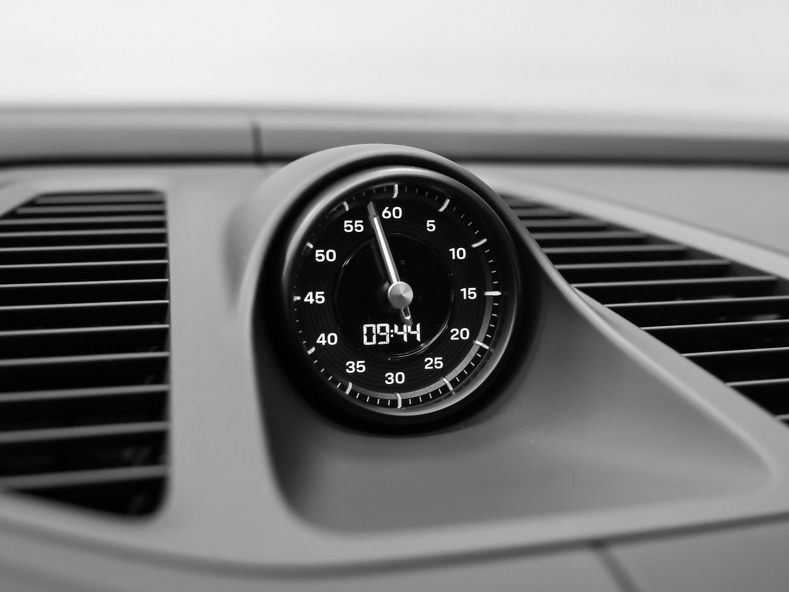 New 2025 Porsche Macan 4S Electric image 43