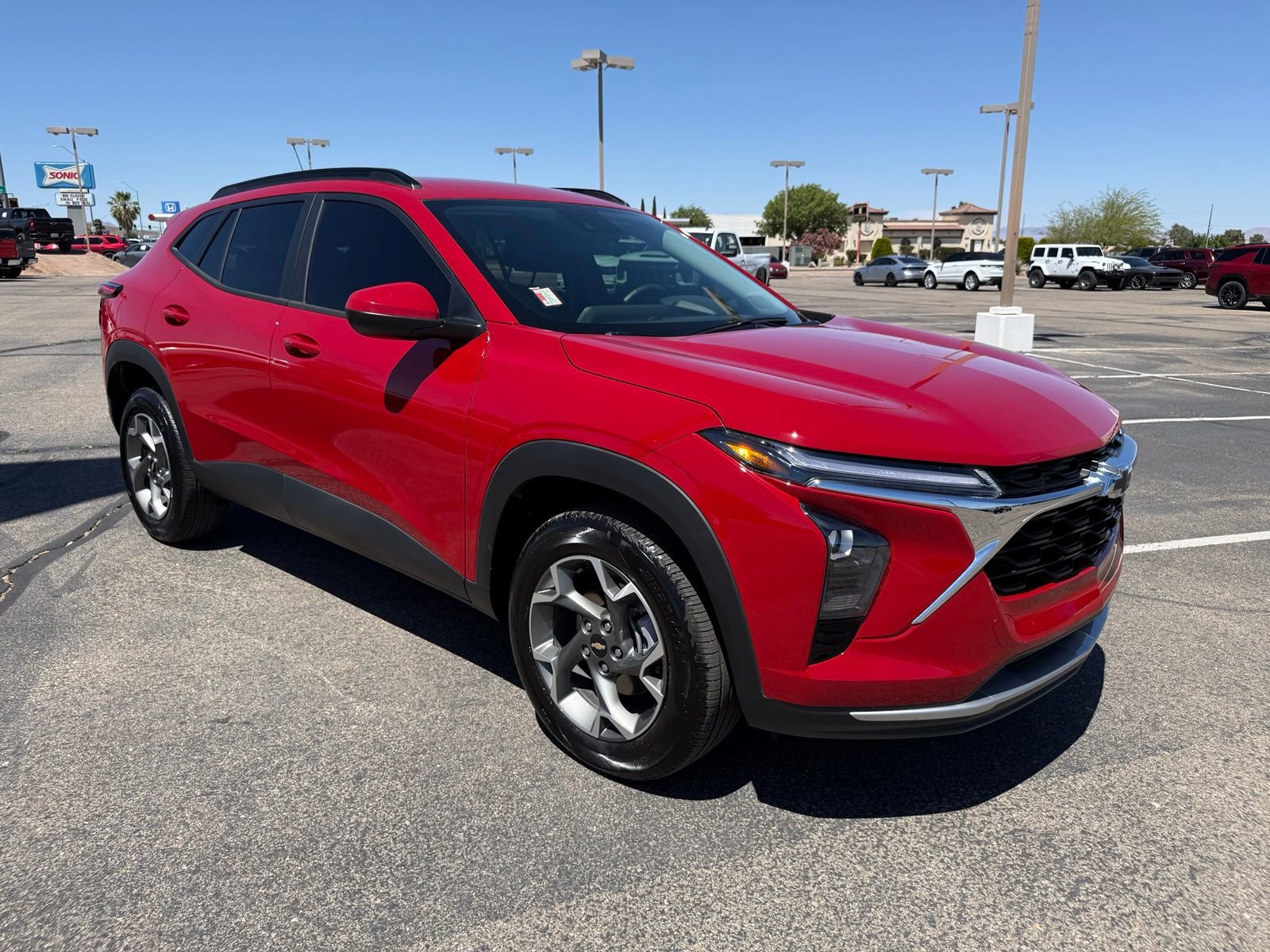 Used 2026 Chevrolet Trax LT w/ LT Convenience Package FWD image 3
