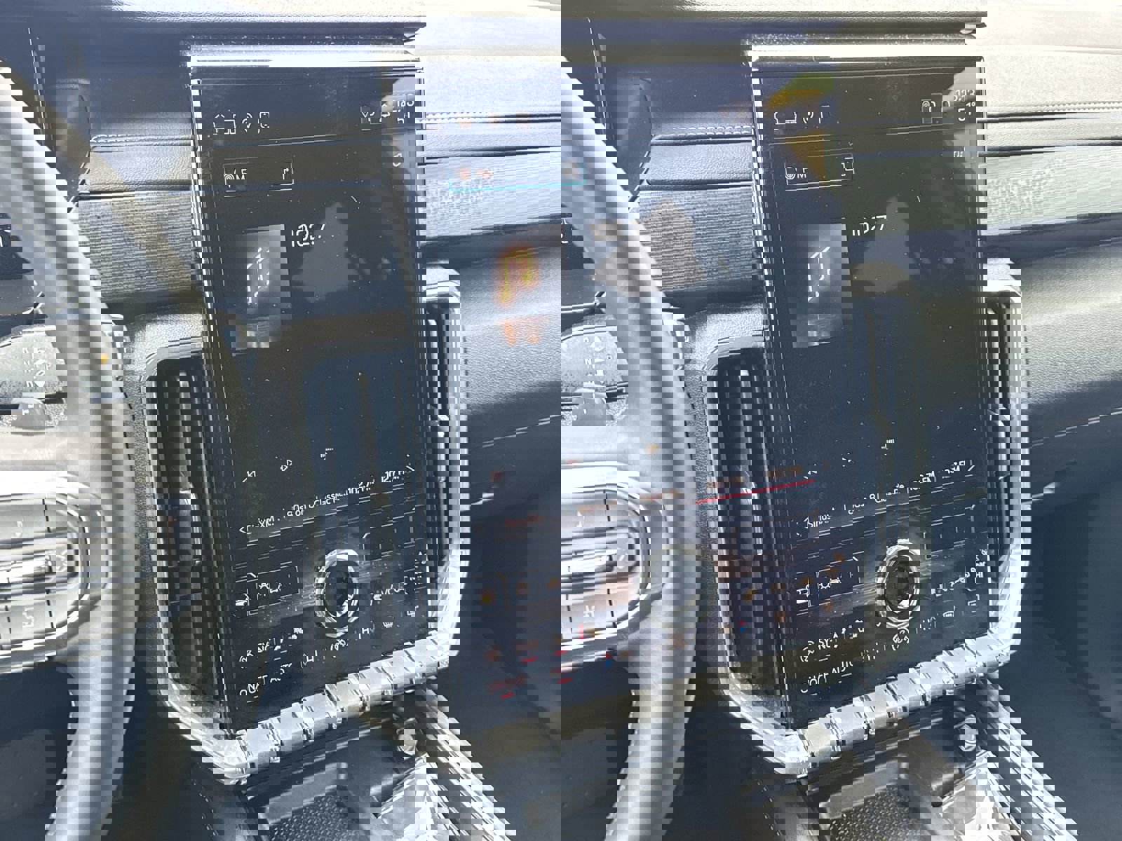 Used 2025 GMC Acadia Elevation image 23