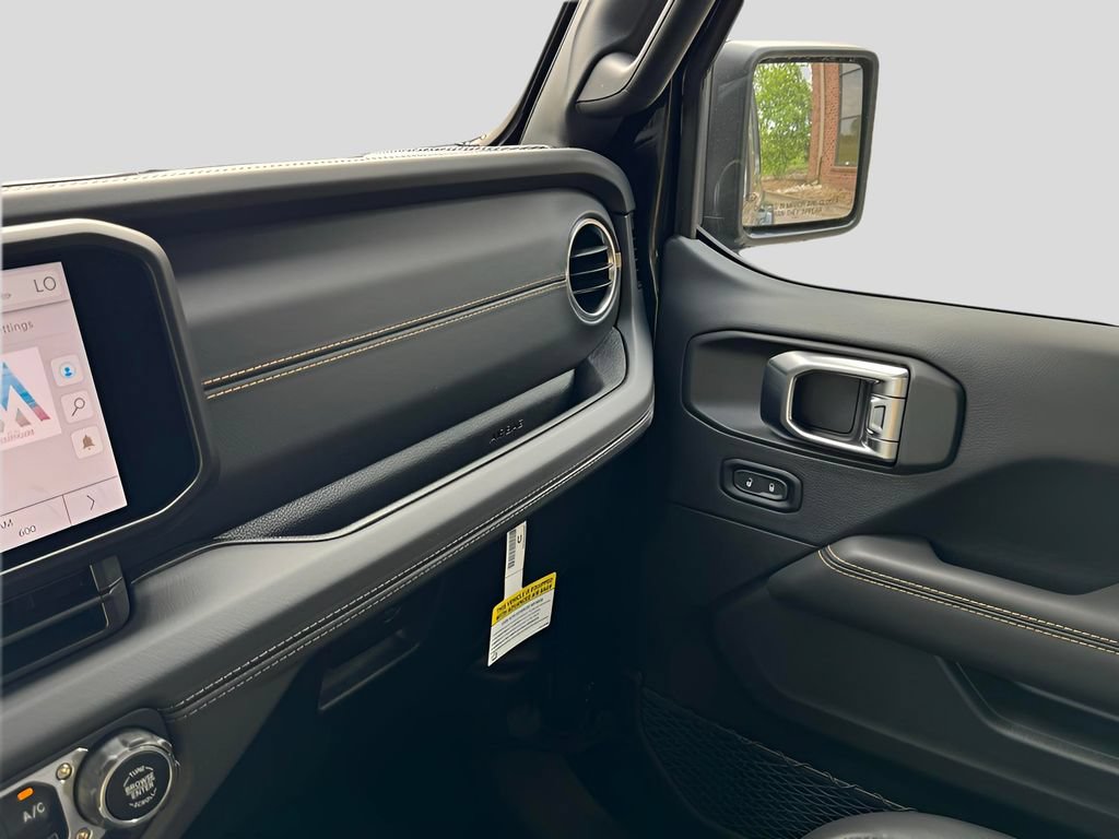New 2024 Jeep Wrangler Unlimited Sahara w/ Technology Group AWD/4WD image 18
