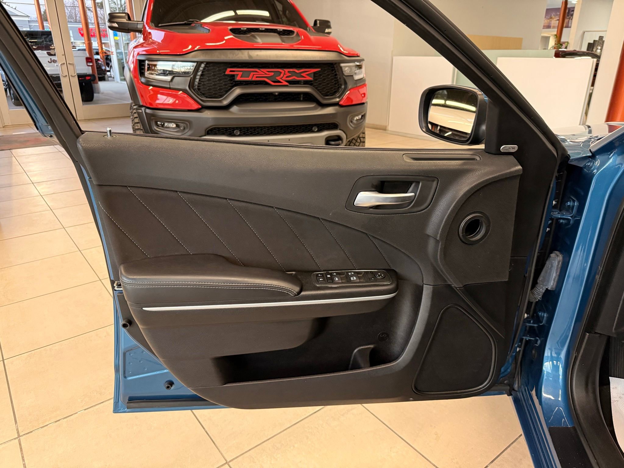 Used 2022 Dodge Charger SXT w/ Navigation & Travel Group image 31