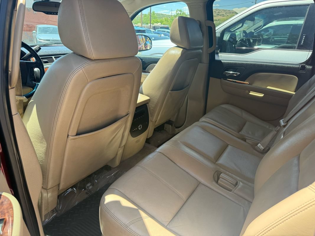 Used 2008 Chevrolet Suburban LT w/ LT Preferred Equipment Group AWD/4WD image 17