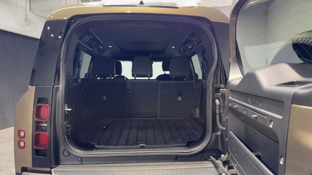 Used 2021 Land Rover Defender 110 X-Dynamic SE AWD/4WD image 37