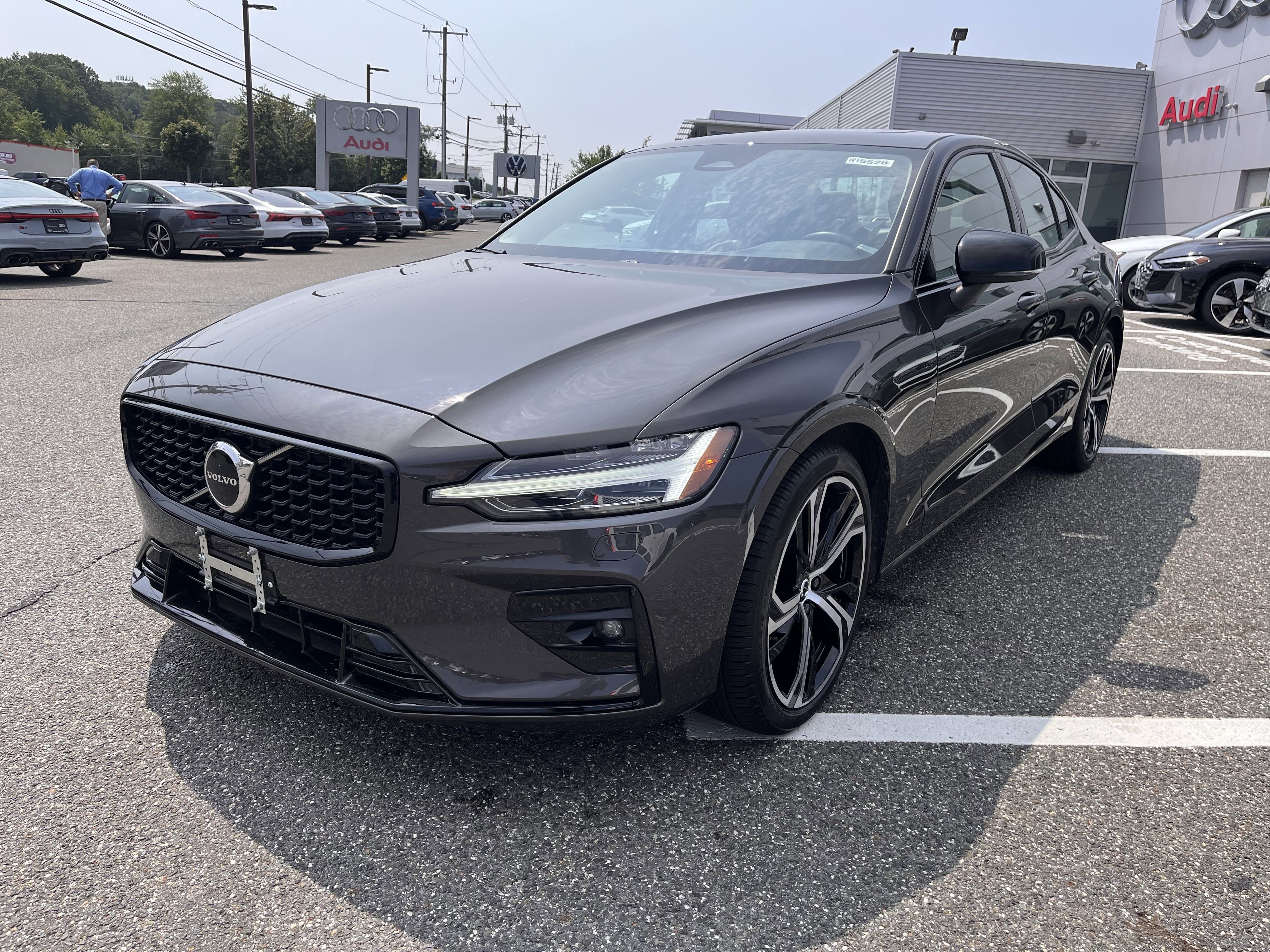 Certified 2025 Volvo S60 B5 Core image 3
