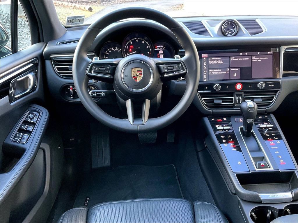 Used 2025 Porsche Macan image 11