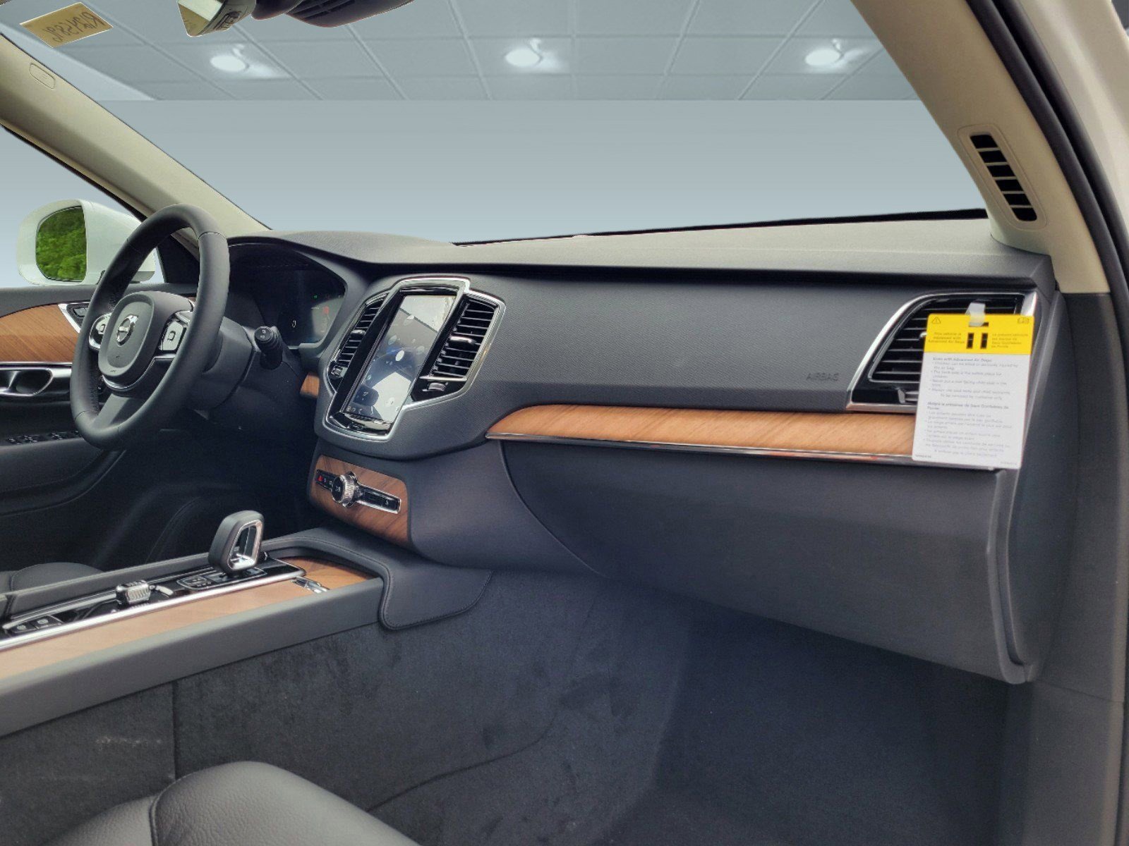 New 2024 Volvo XC90 T8 Plus w/ Protection Package Premier image 41