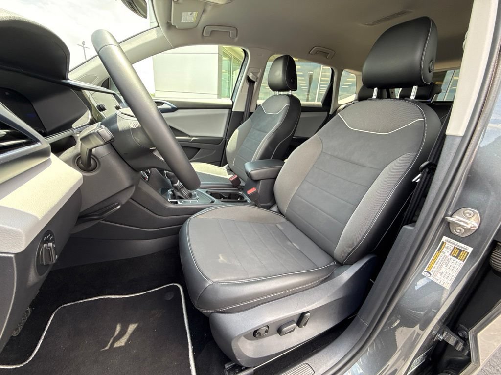 Used 2023 Volkswagen Taos SE w/ Black Wheel Package FWD image 9