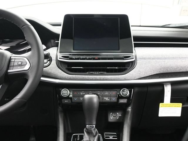 New 2025 Jeep Compass Latitude w/ Sun & Sound Group AWD/4WD image 25