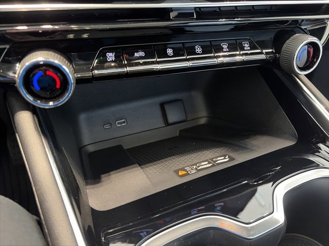 New 2026 Chevrolet Traverse High Country w/ LPO, Floor Liner Package image 26