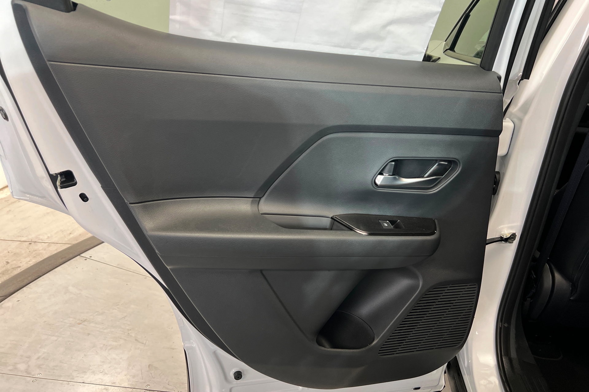 New 2026 Nissan Kicks SR w/ Cold Weather Package FWD image 18