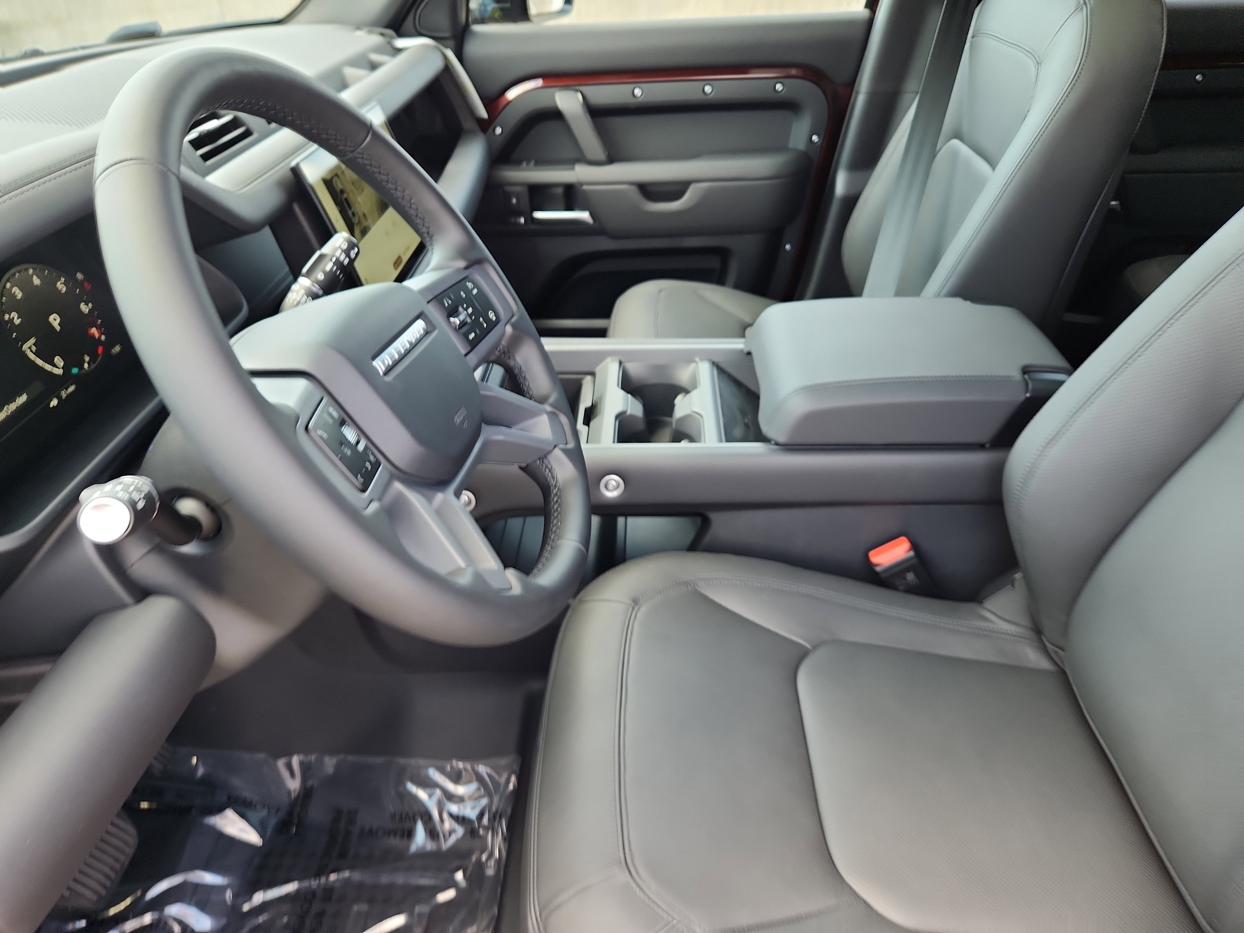 Used 2025 Land Rover Defender 130 X-Dynamic SE image 21