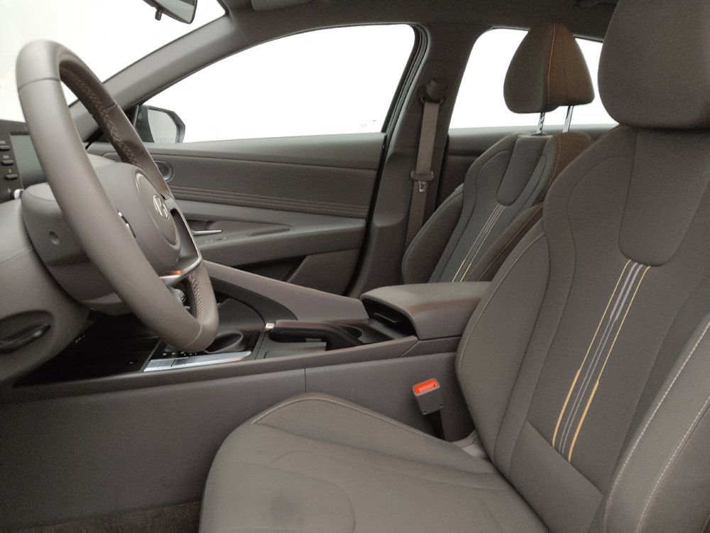 Used 2025 Hyundai Elantra Sport image 17