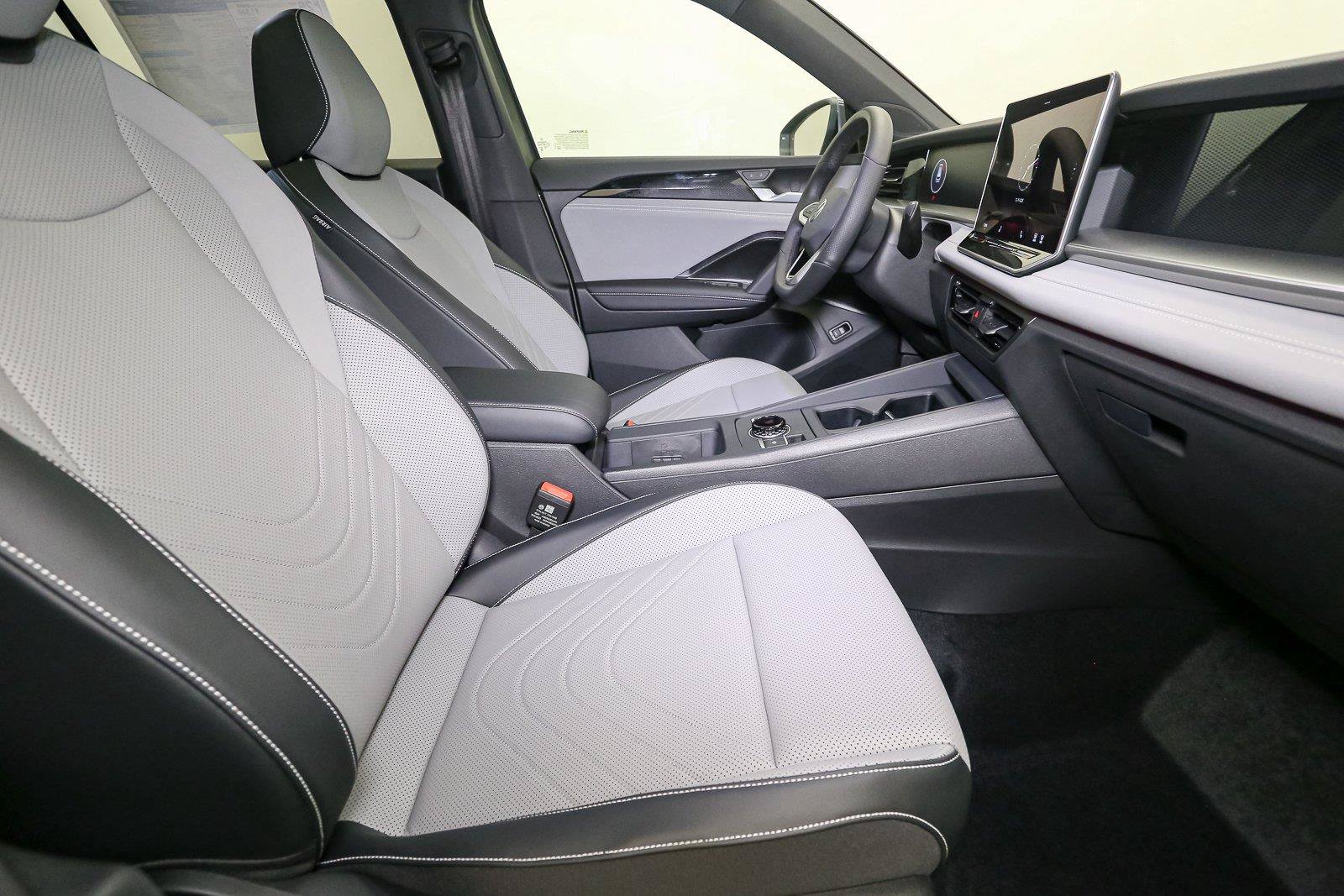 New 2026 Volkswagen Tiguan SE R-Line AWD/4WD image 15