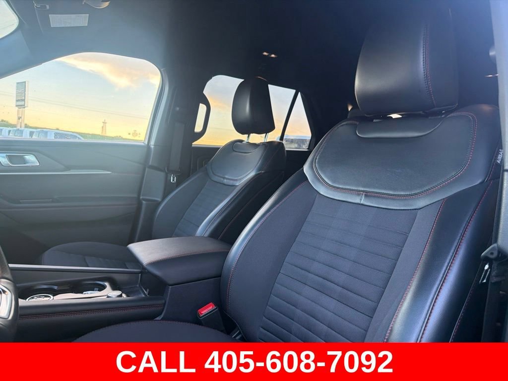Used 2025 Ford Explorer ST-Line w/ ST-Line Street Pack AWD/4WD image 18