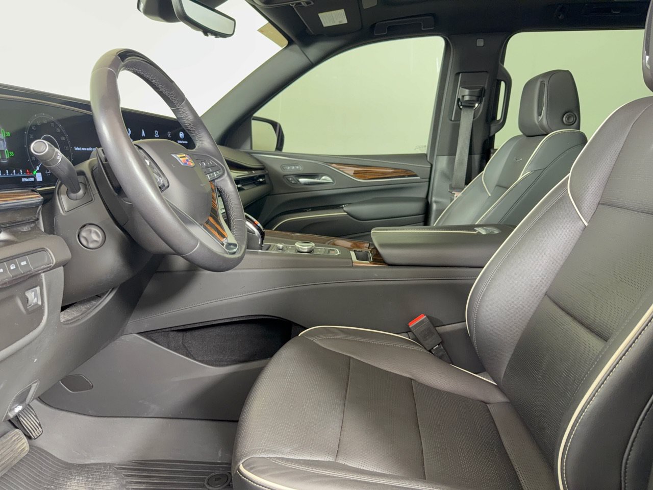 Used 2023 Cadillac Escalade ESV Premium Luxury AWD/4WD image 5