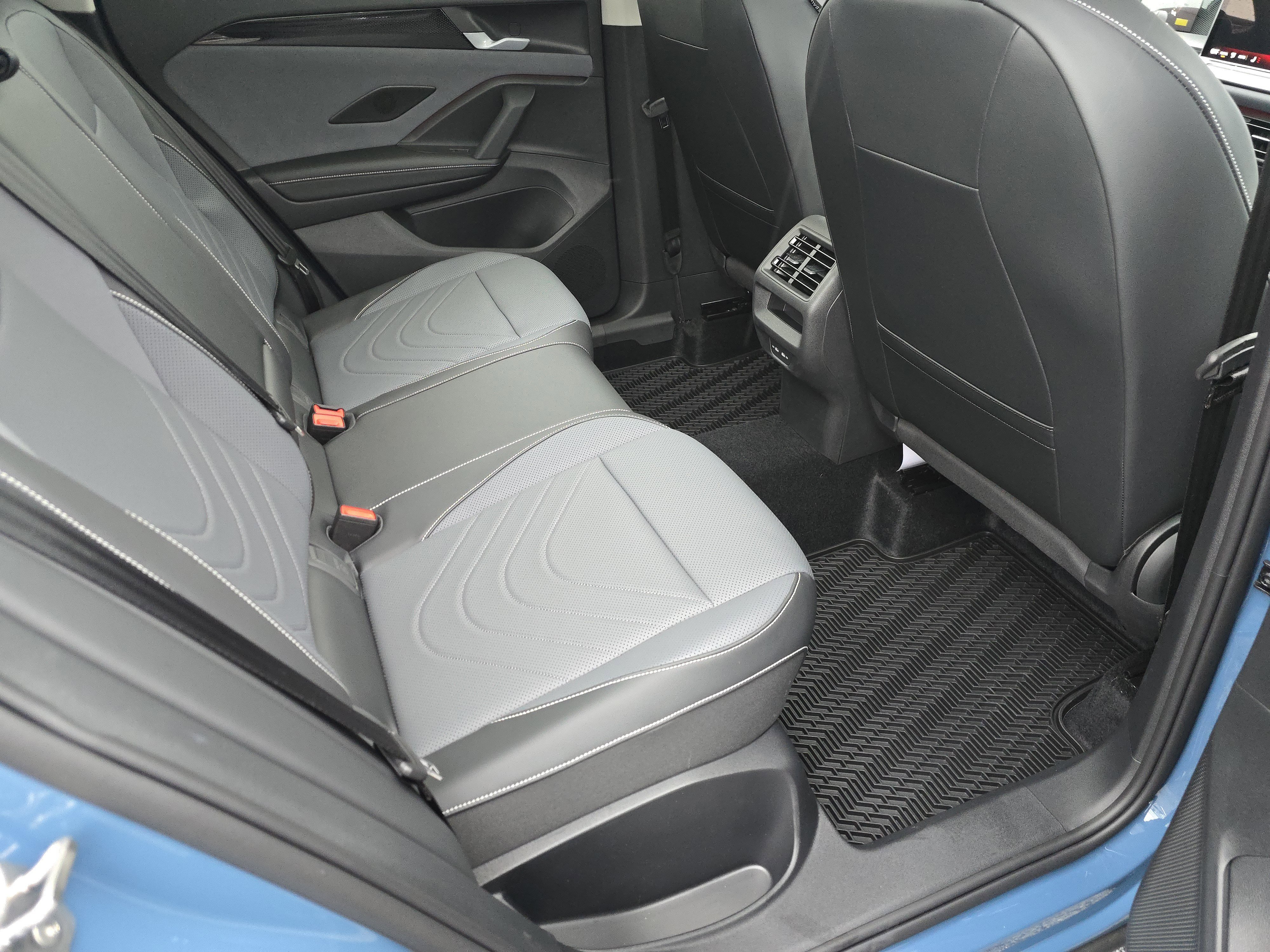 New 2026 Volkswagen Tiguan SE AWD/4WD image 19