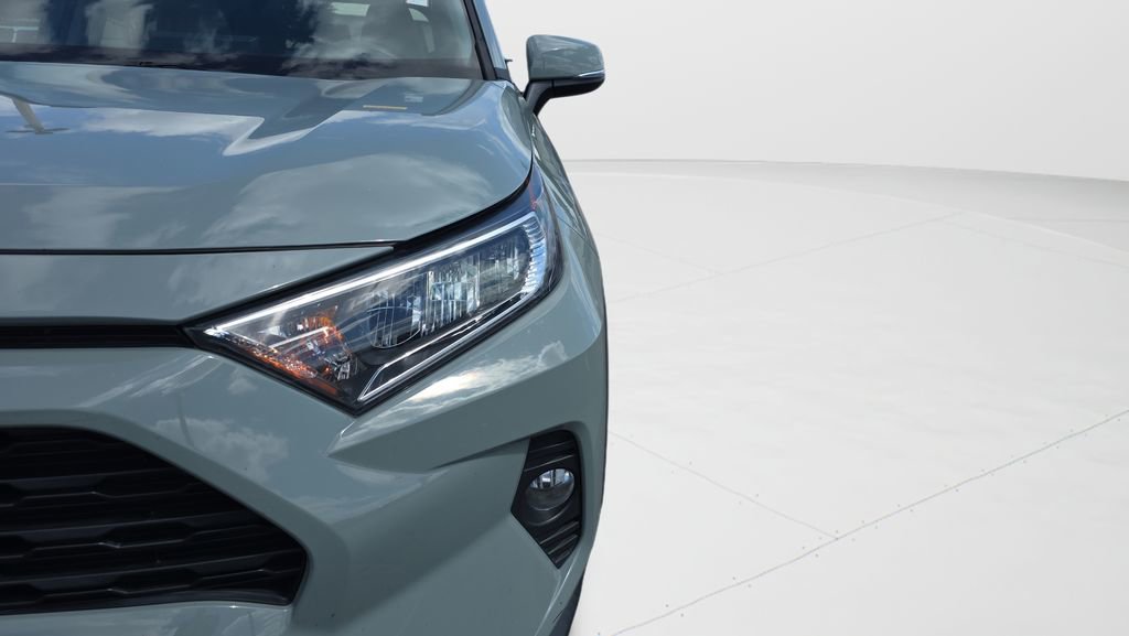 Used 2021 Toyota RAV4 XLE w/ Convenience Package FWD image 25