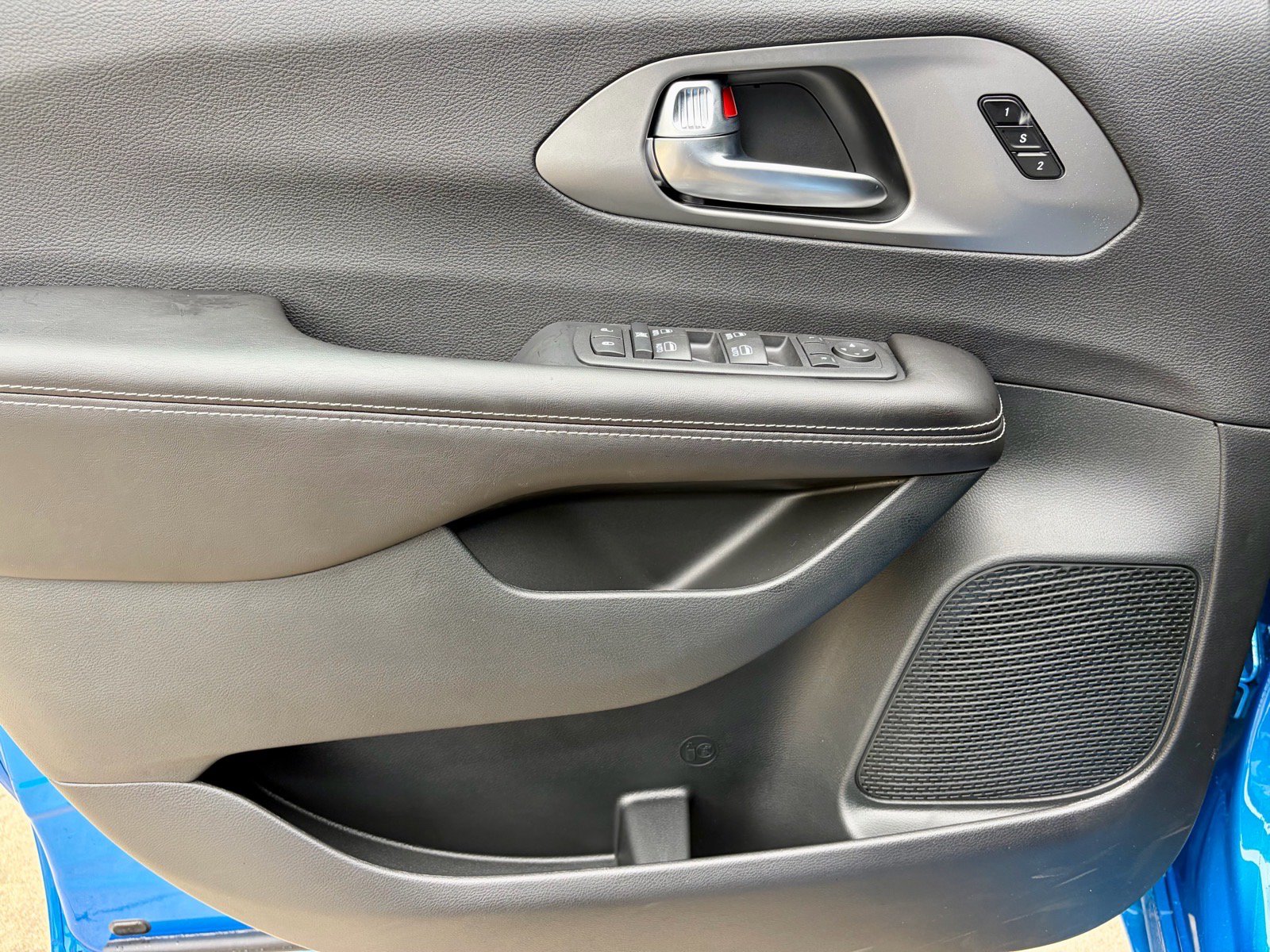 New 2027 Chrysler Pacifica Select FWD image 22