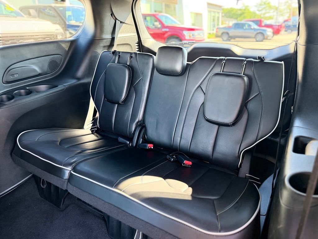 Used 2025 Chrysler Pacifica Limited FWD image 22