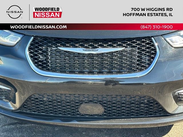 Used 2025 Chrysler Pacifica Select image 9