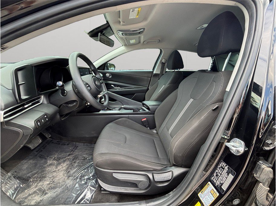 Used 2022 Hyundai Elantra SE FWD image 2
