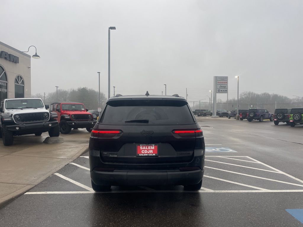 Used 2023 Jeep Grand Cherokee L Limited w/ Luxury Tech Group II image 11