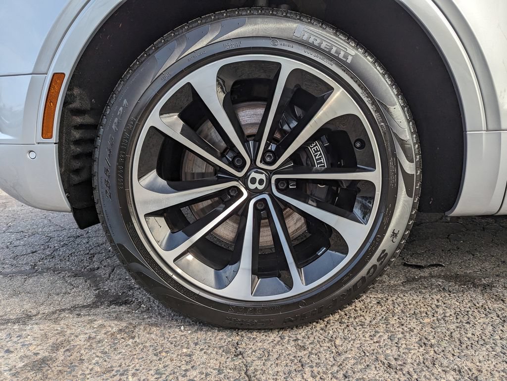 Used 2018 Bentley Bentayga AWD/4WD image 51