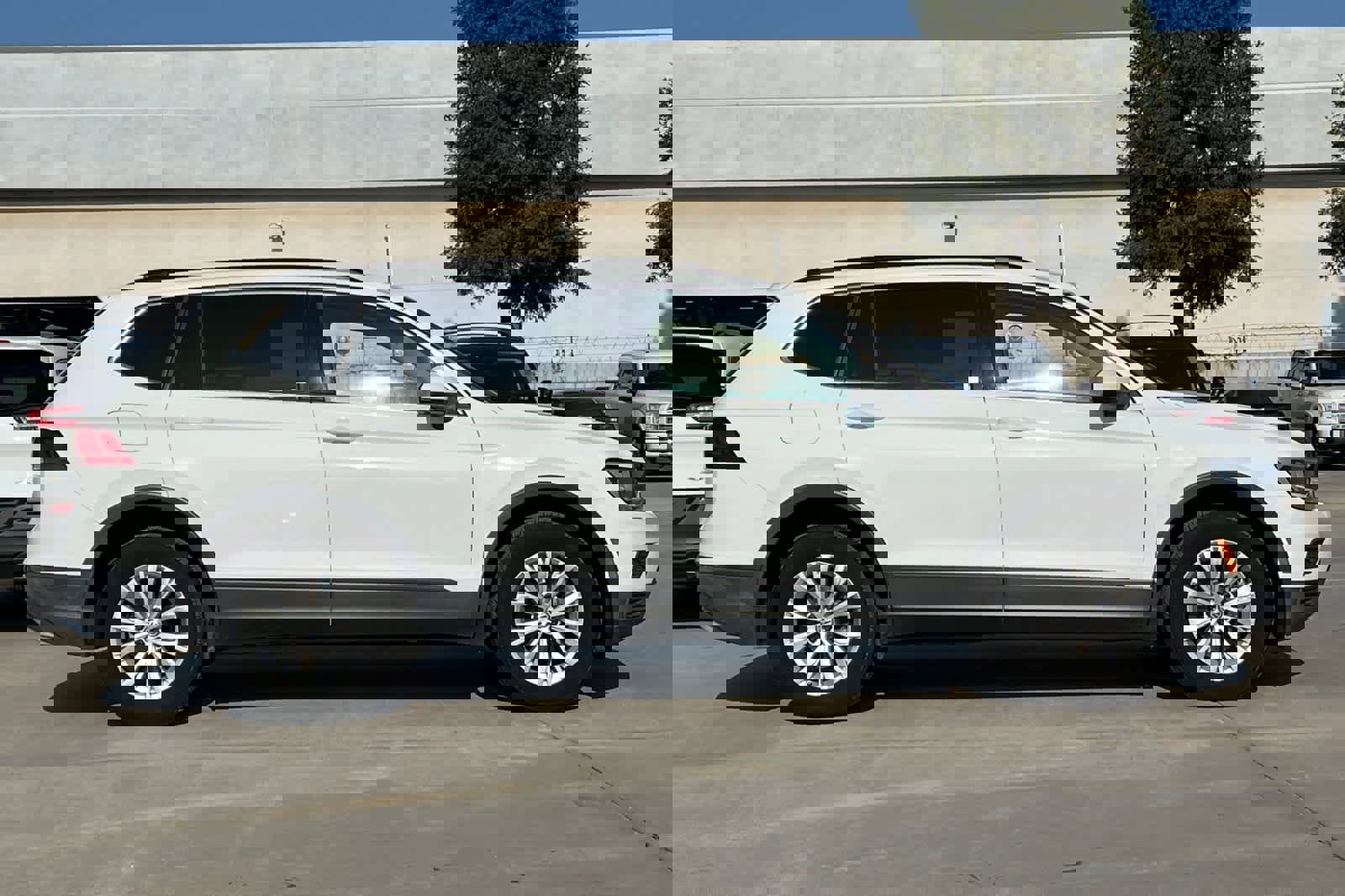 Used 2019 Volkswagen Tiguan SE image 9