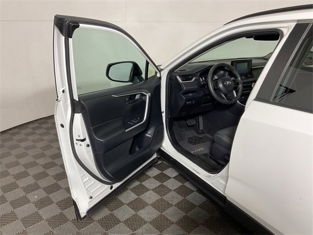 Used 2019 Toyota RAV4 LE w/ Carpet Mat Package image 16