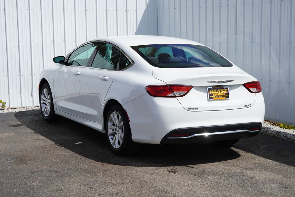 Used 2016 Chrysler 200 Limited FWD image 4