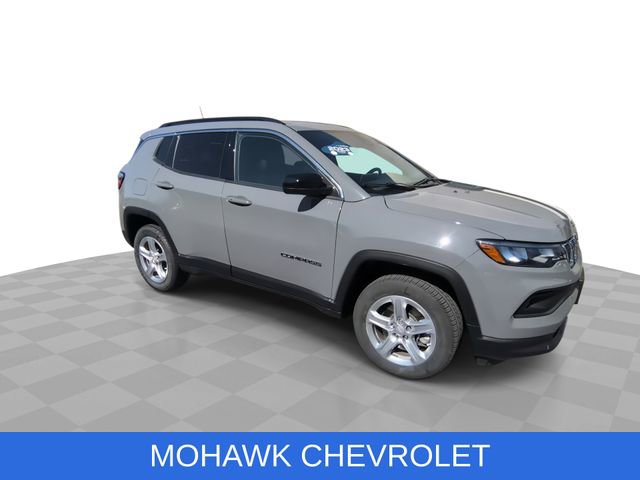 Used 2023 Jeep Compass Latitude AWD/4WD image 2