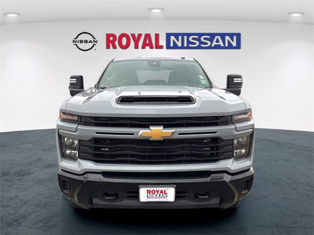 Used 2024 Chevrolet Silverado 2500 Custom w/ Custom Value Package image 2