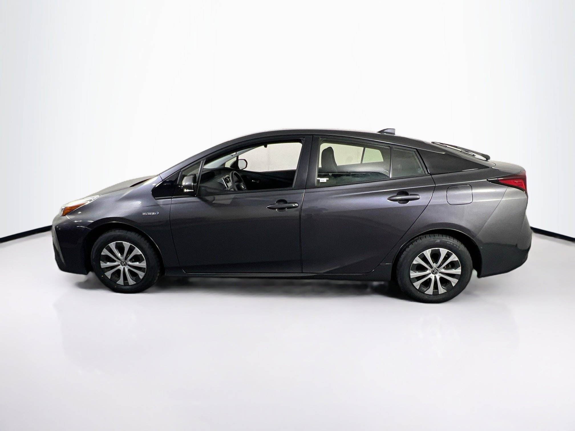 Used 2020 Toyota Prius LE image 8