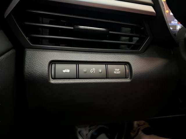 Used 2025 Nissan Altima 2.5 SV FWD image 20