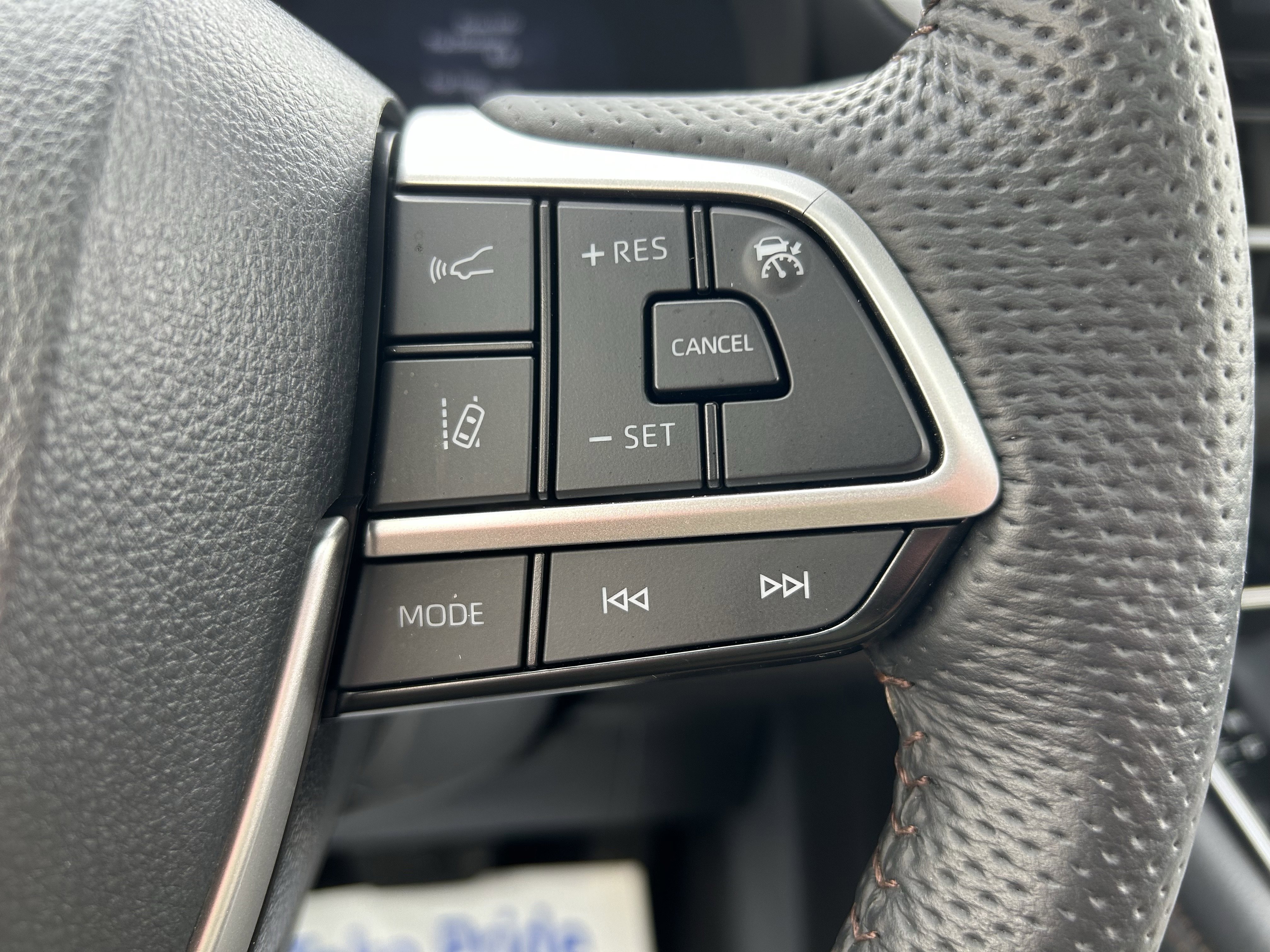 Used 2025 Toyota Sienna Limited image 28