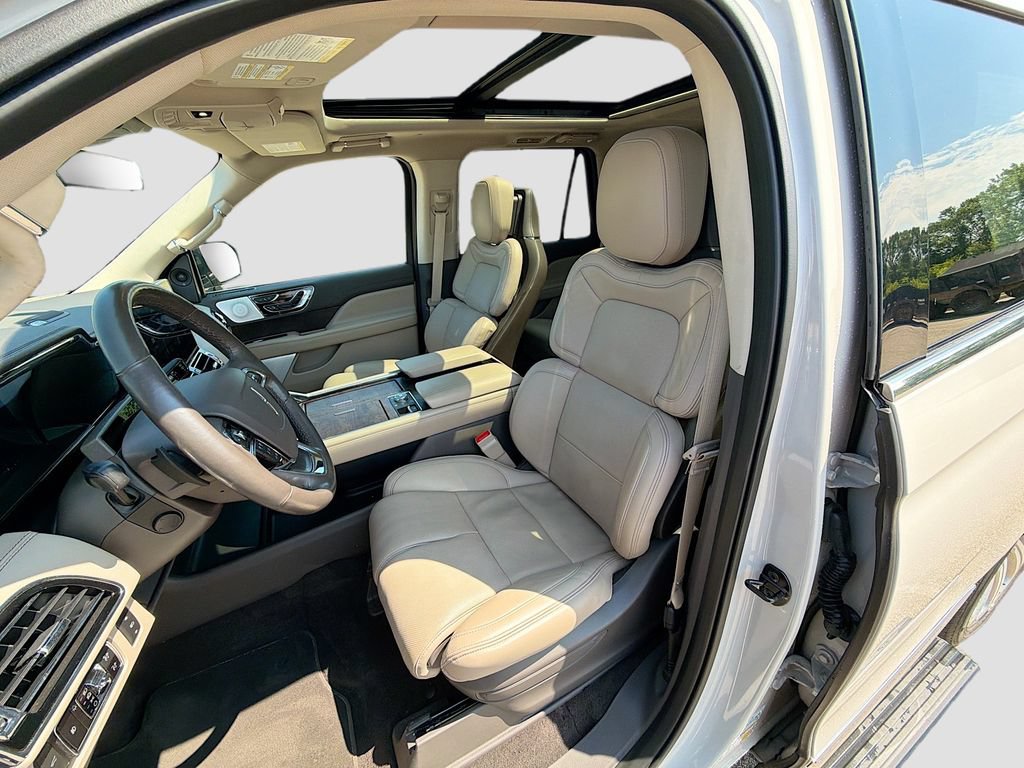 Used 2023 Lincoln Navigator Reserve AWD/4WD image 24