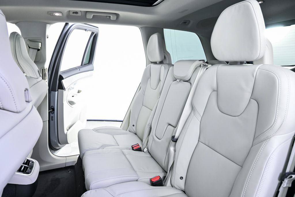 Used 2026 Volvo XC90 B6 Ultra w/ Protection Package AWD/4WD image 21