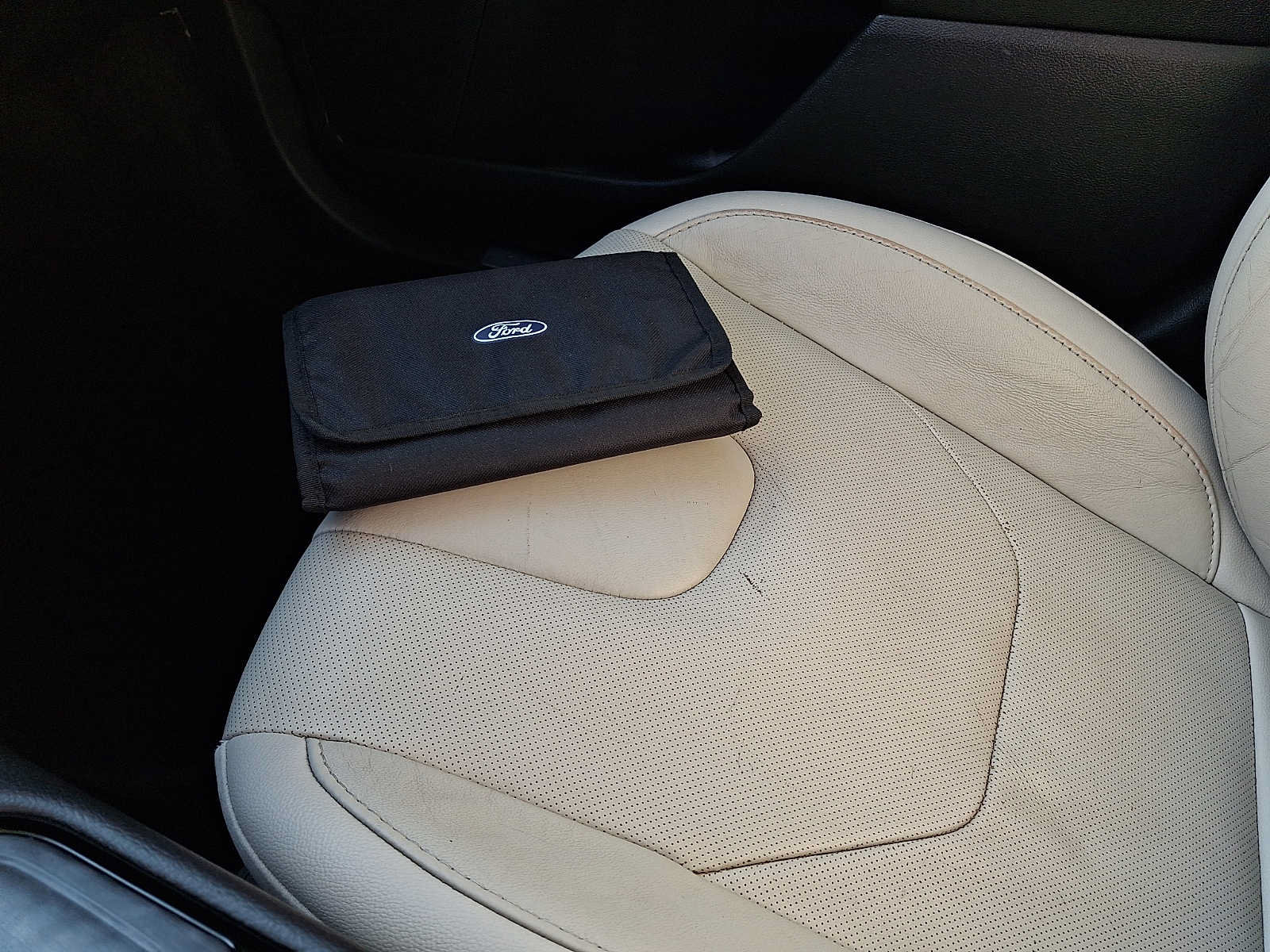Used 2016 Ford Fusion Titanium FWD image 26