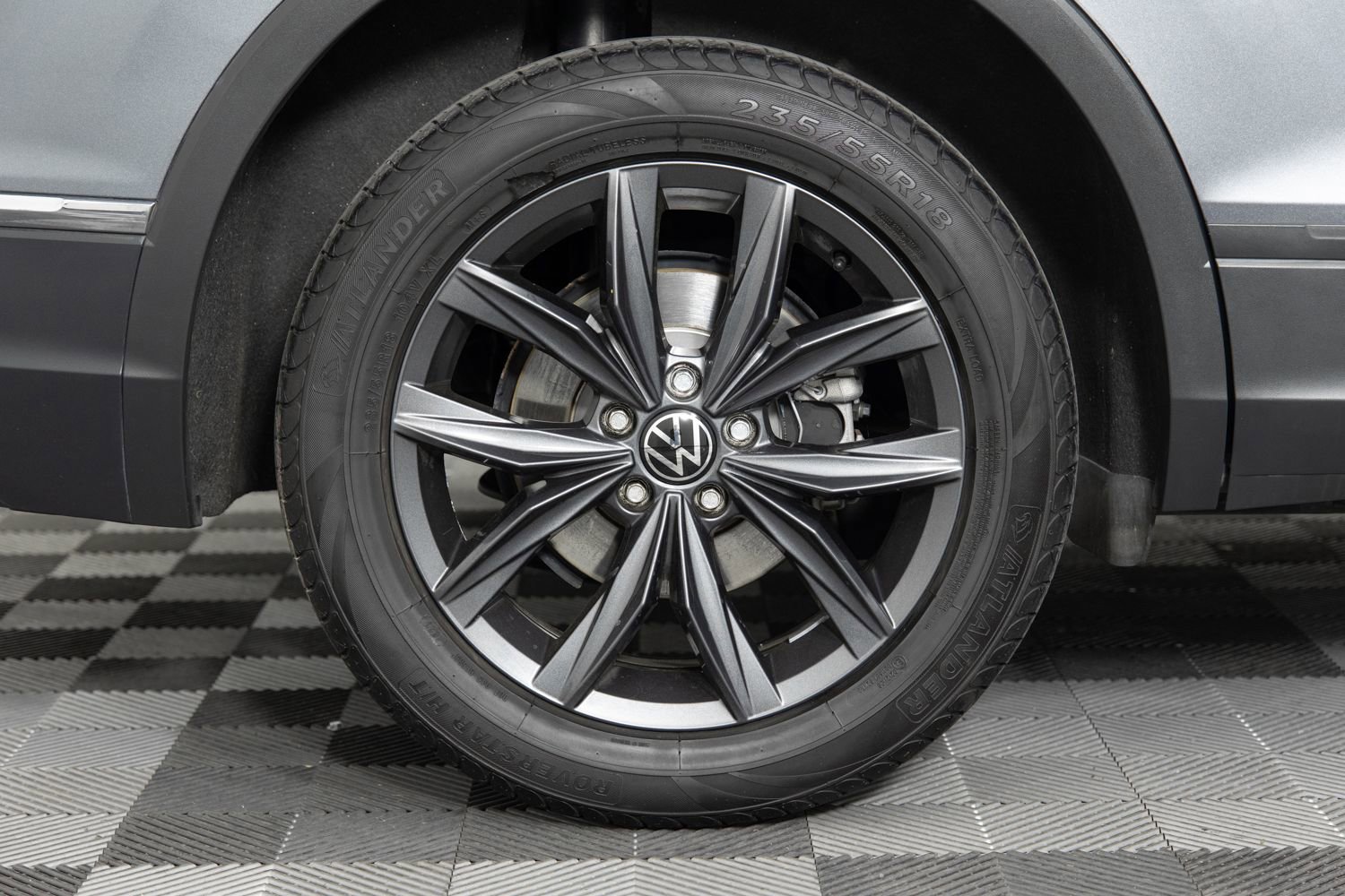 Used 2022 Volkswagen Tiguan SE image 40