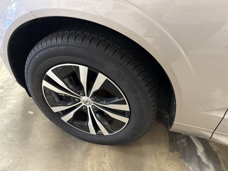 Used 2023 Volvo XC60 B5 Core AWD/4WD image 10