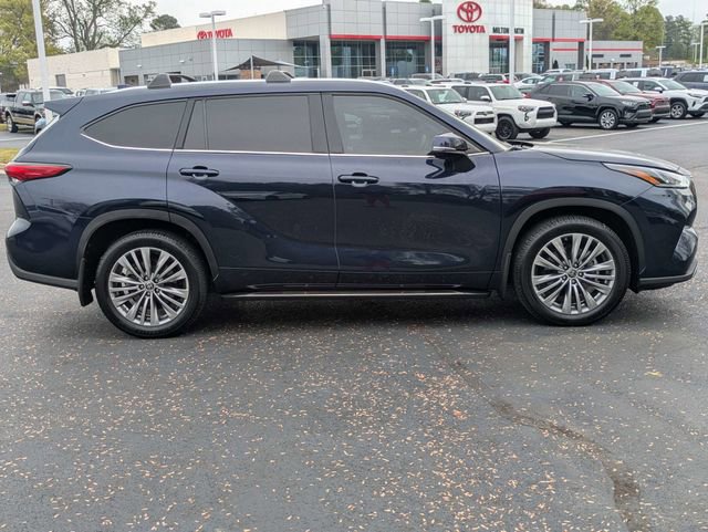 Used 2021 Toyota Highlander Platinum image 3