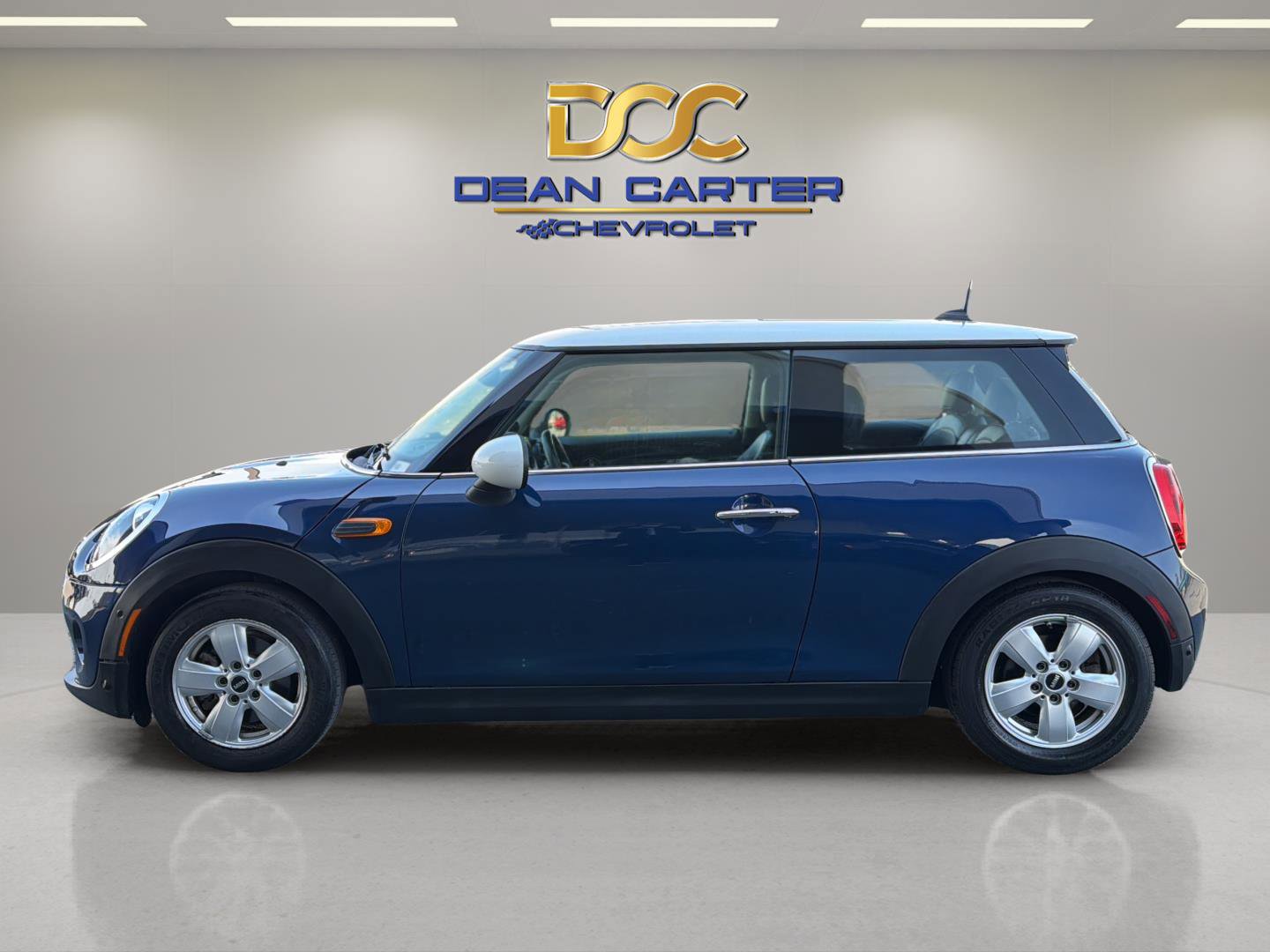 Used 2018 MINI Cooper 2-Door Hardtop image 2
