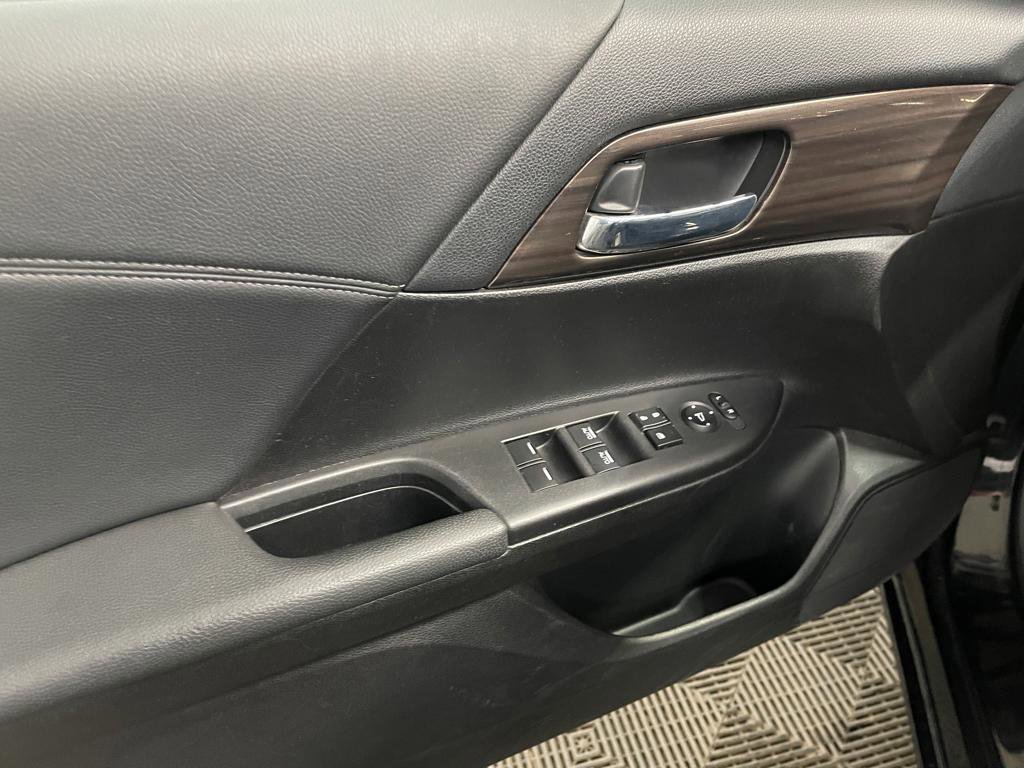 Used 2016 Honda Accord EX image 18